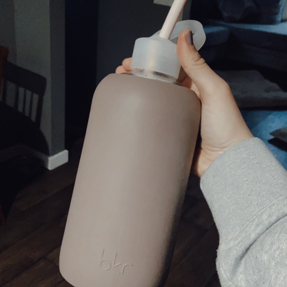❗️SOLD ❗️ BKR Glass Water Bottle - Picture 2 of 6